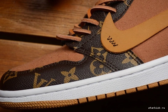 1 O-W AQ0818-158 CASE) AQ0818-158 -LouiV AIR (WITH JORDAN 0228